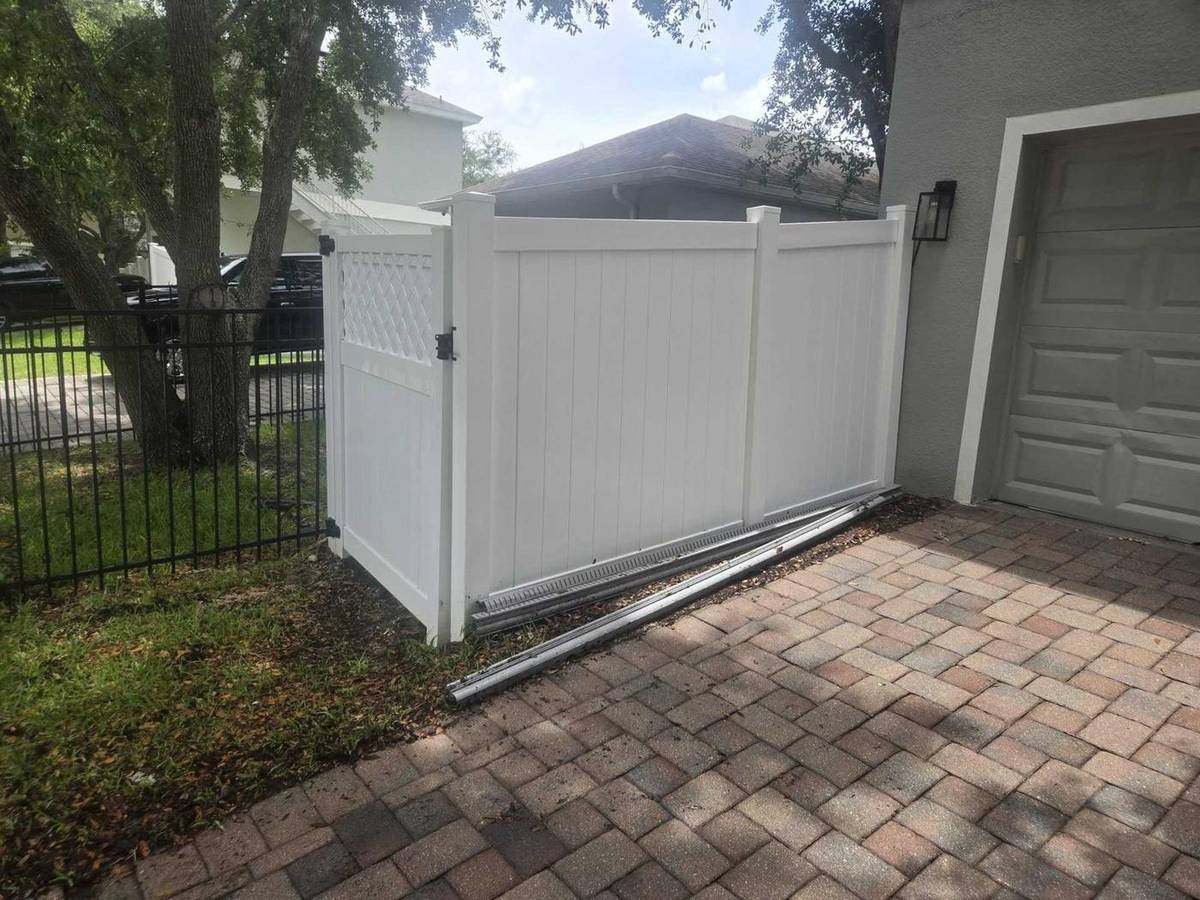 Winter Garden fence after cleaning